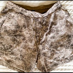 Lululemon Men’s Pool Short 5"